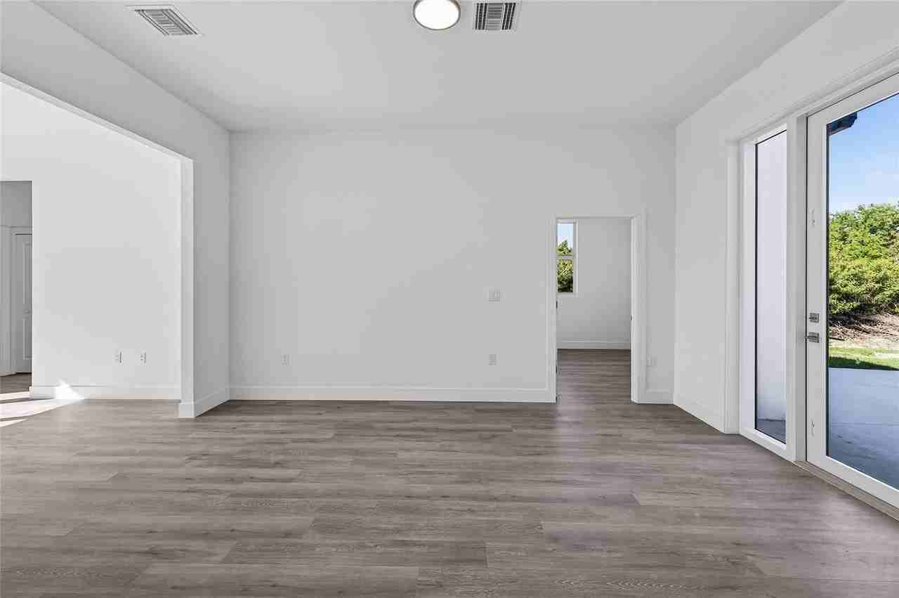 511 Sweetwater Dr - Photo 5 of 50