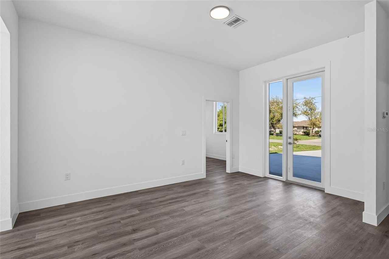 511 Sweetwater Dr - Photo 6 of 50