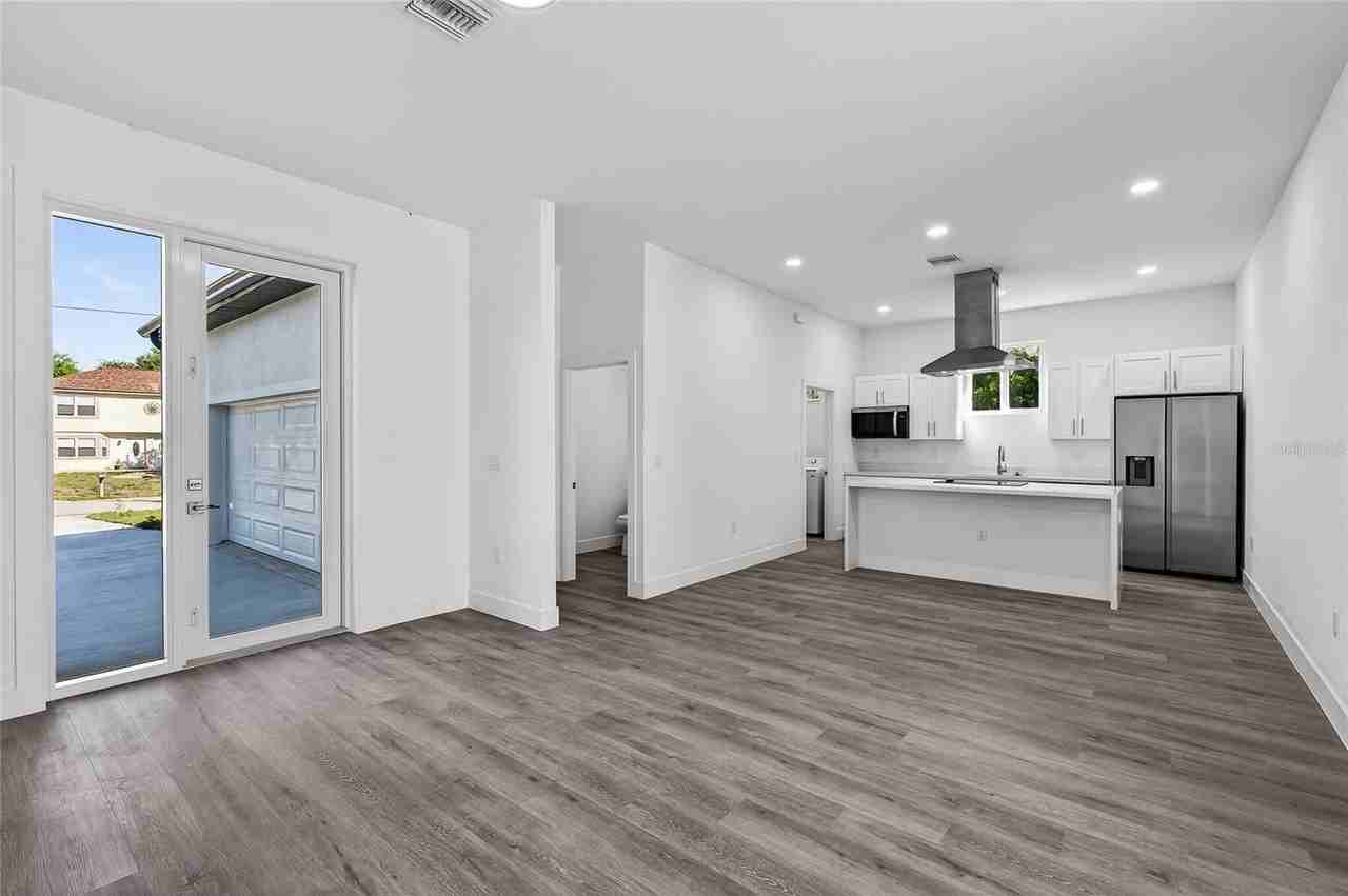 511 Sweetwater Dr - Photo 7 of 50