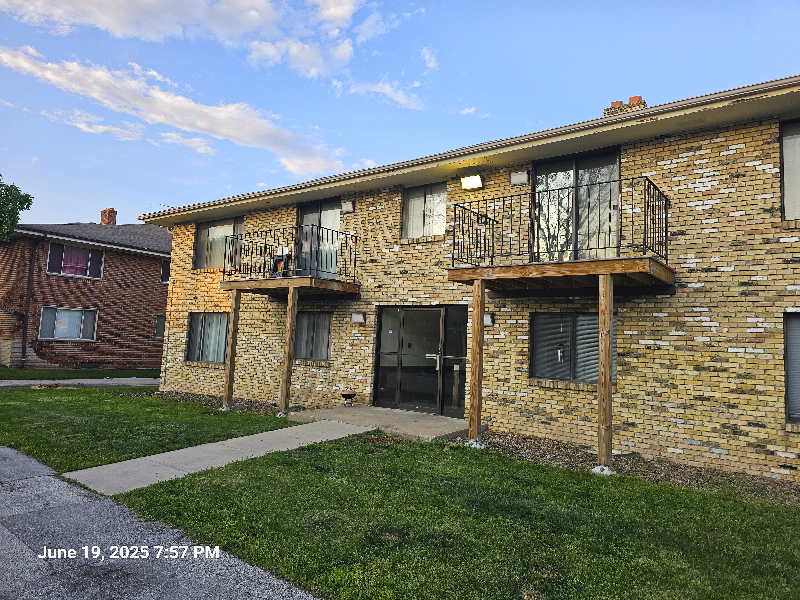 4231 N 104th St #5 - Photo 5 of 20