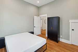 featured image of 1133 E Henry St