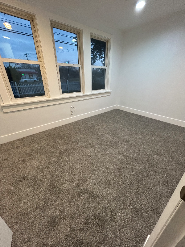 6696 Washington Ave - Photo 3 of 10