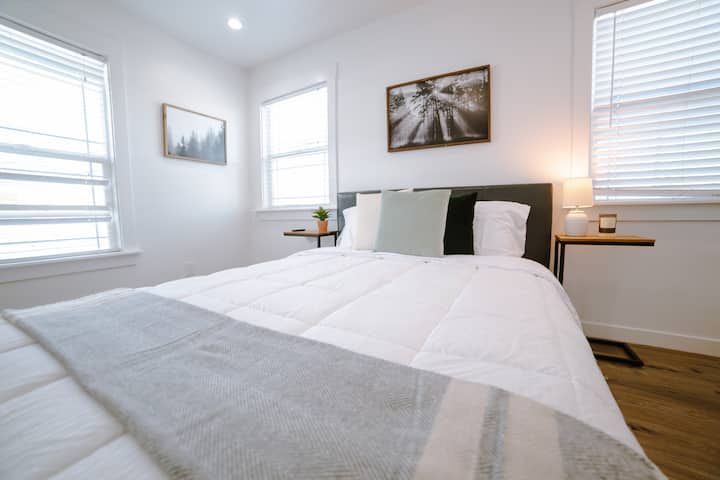 5648 Berkshire Dr #C - Photo 3 of 8