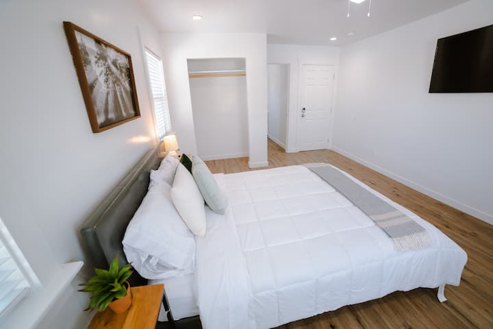 5648 Berkshire Dr #C - Photo 7 of 8