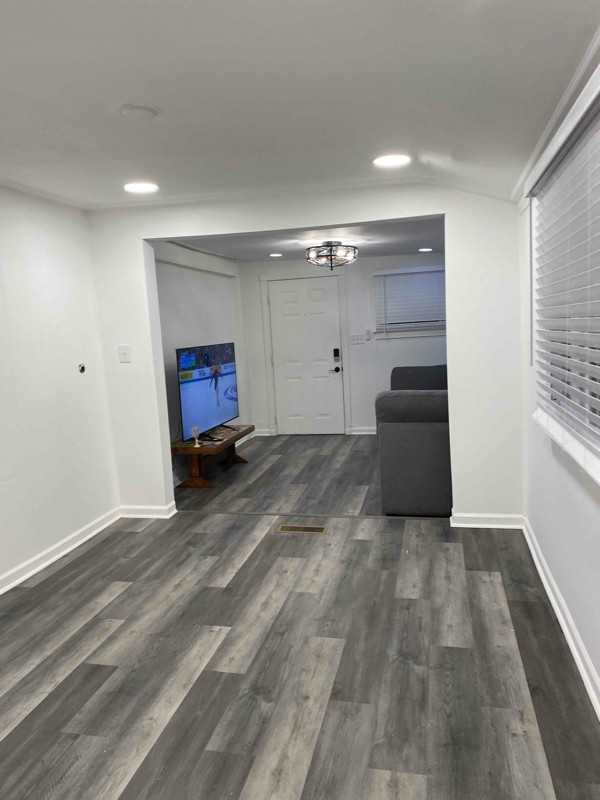 1523 12th Ave N #C - Photo 3 of 14