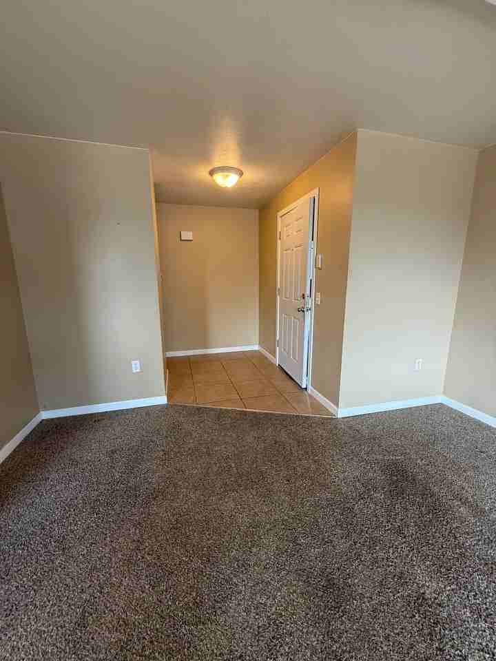 712 Avenue B #D - Photo 2 of 10