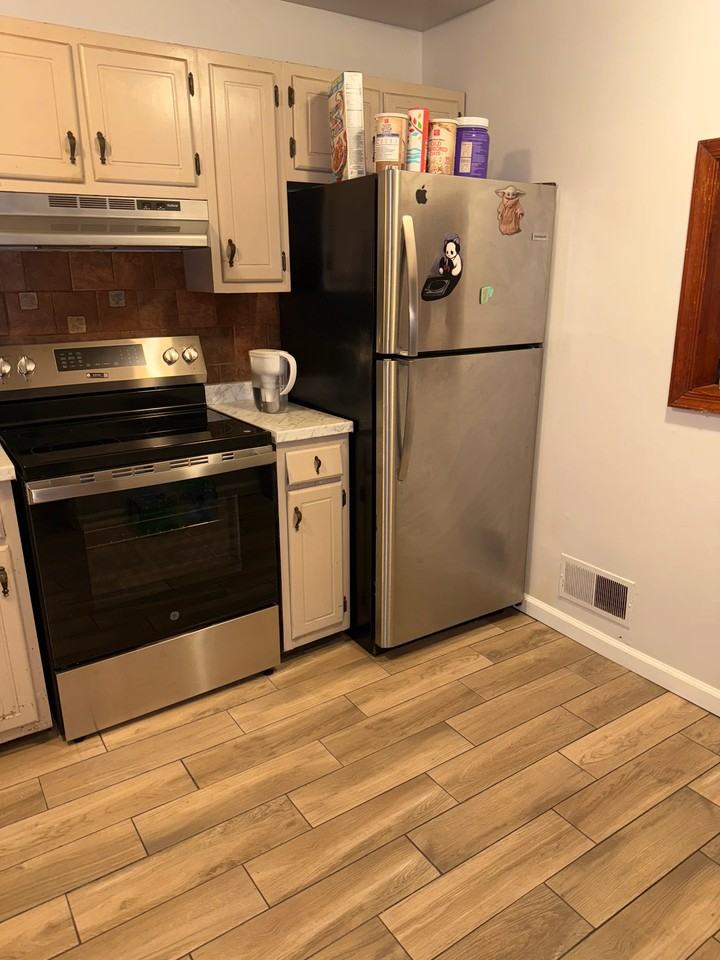 1223 Harvard St Nw #A - Photo 7 of 12