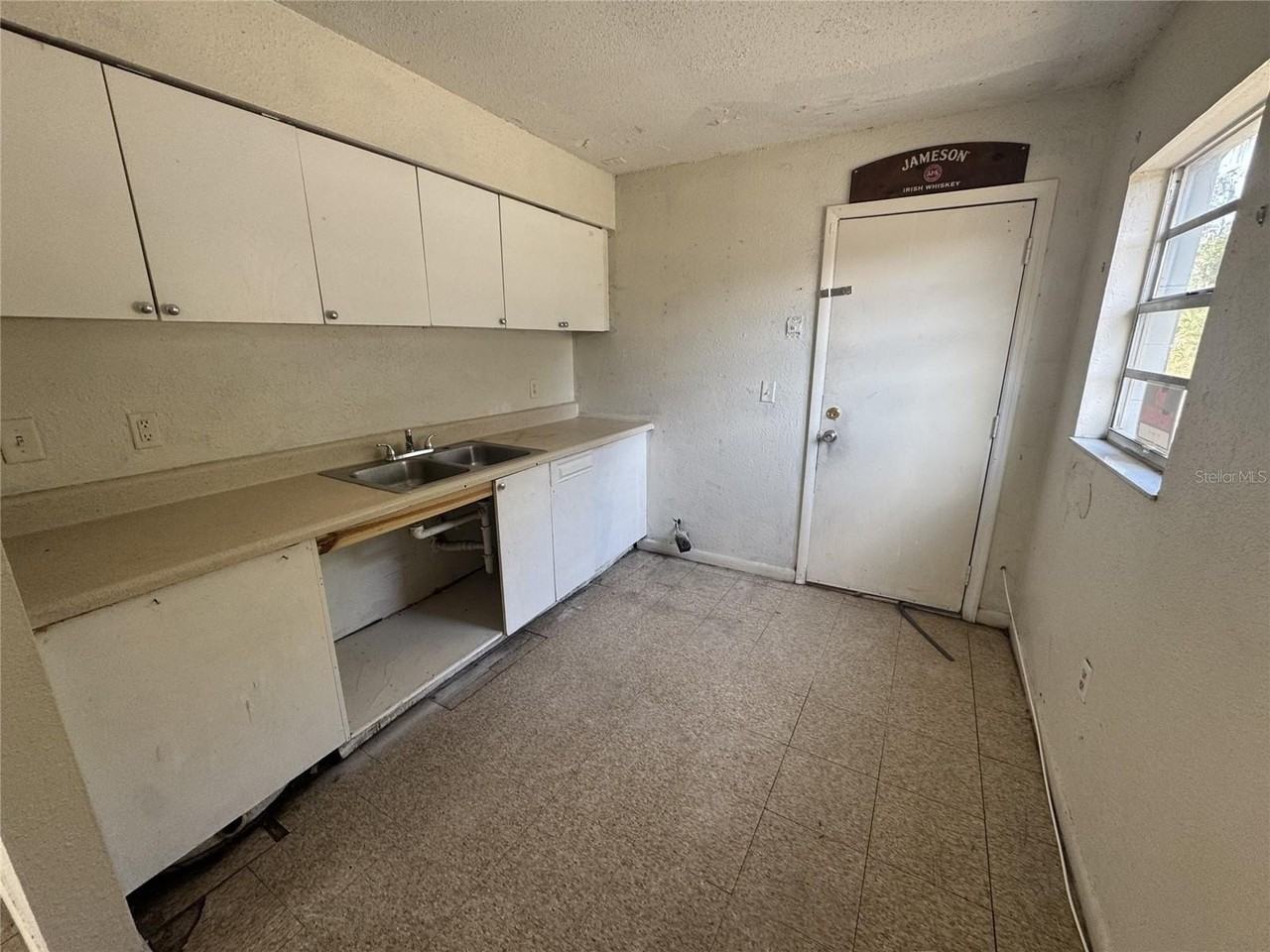 505 Kilgore St - Photo 4 of 7