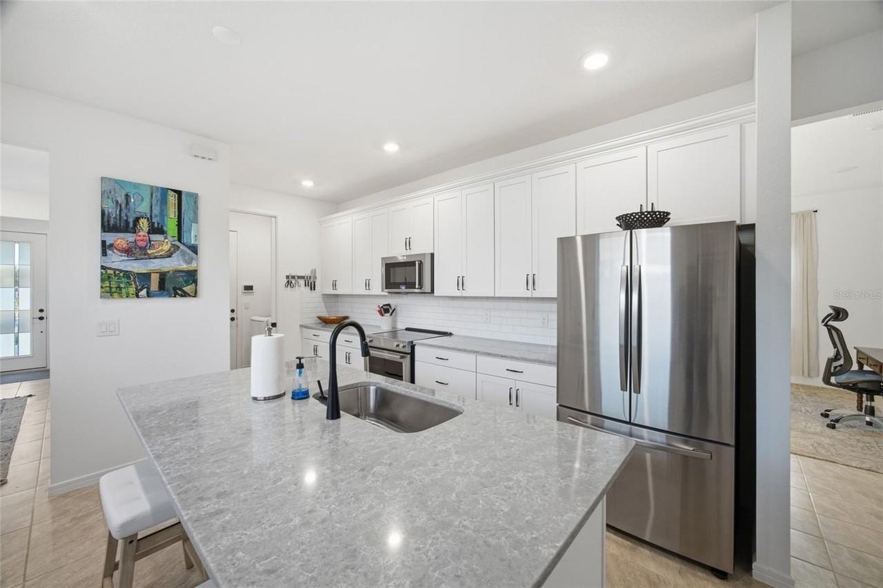 6176 Sw 93rd Ave - Photo 6 of 40