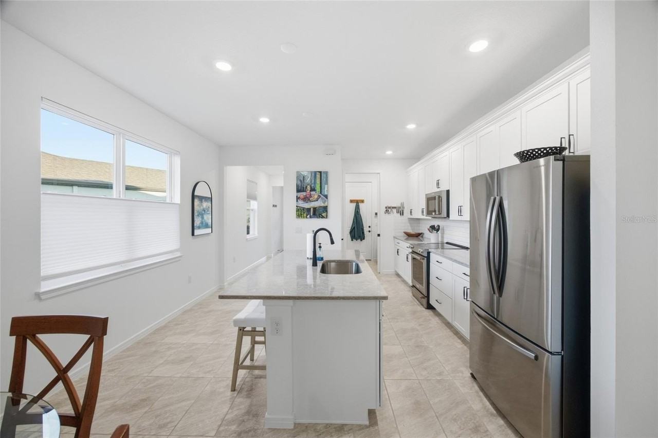 6176 Sw 93rd Ave - Photo 7 of 40