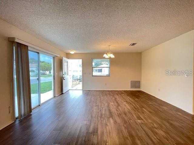 2744 Collington Dr - Photo 5 of 20