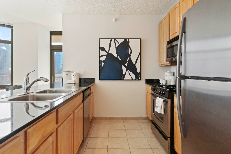318 N Desplaines St - Photo 6 of 19