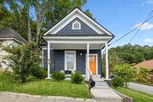 featured image of 906 Allene Ave Sw