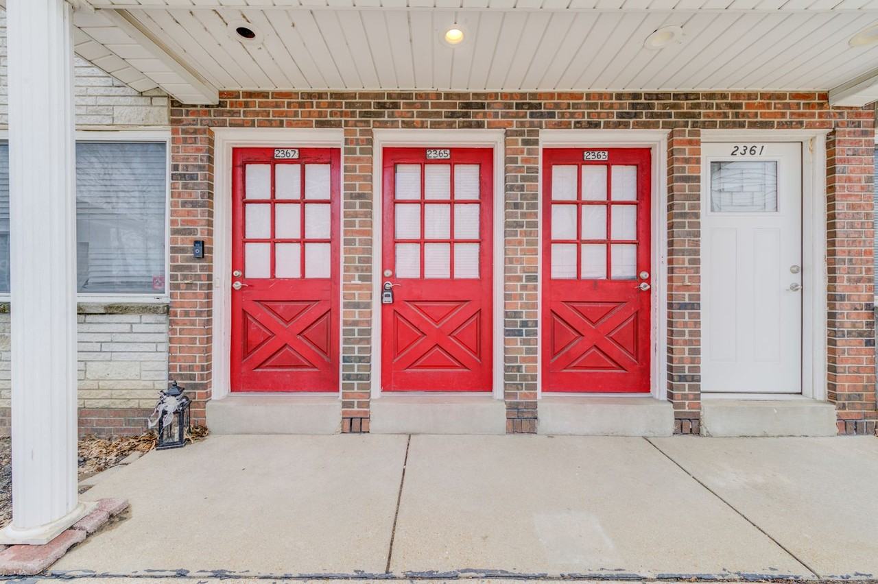 2365 Ridgecrest Dr - Photo 2 of 16