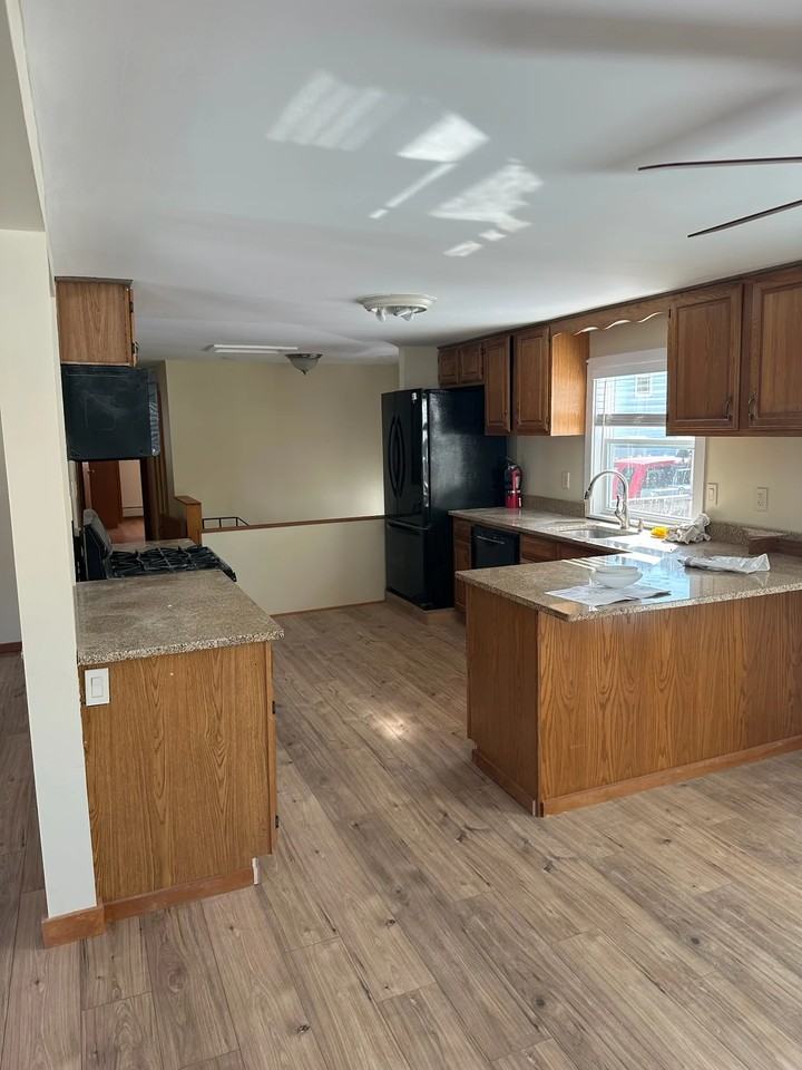 686 S Windsor St - Photo 5 of 16