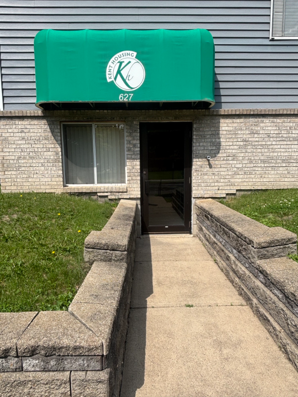 627 5th Ave S #202 - Photo 3 of 7