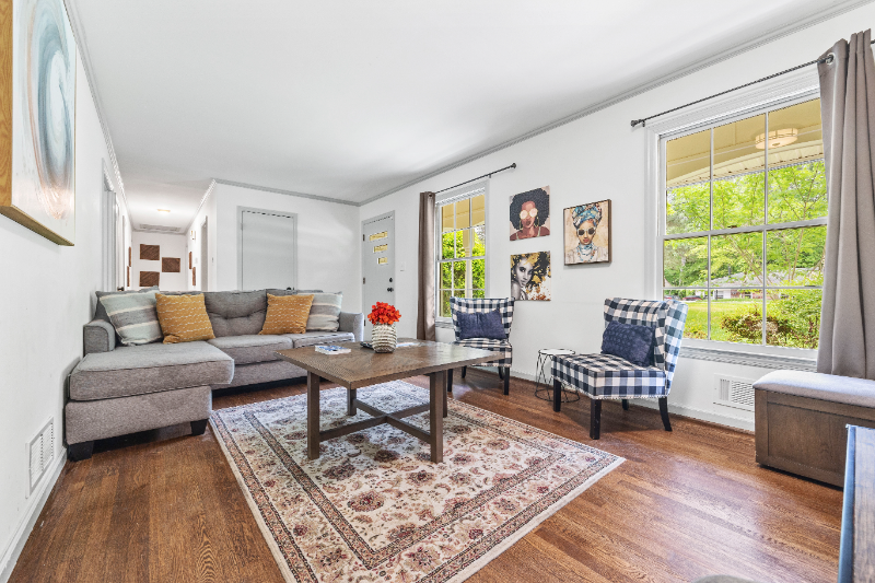 2523 Ben Hill Rd - Photo 4 of 20