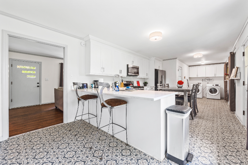 2523 Ben Hill Rd - Photo 5 of 20