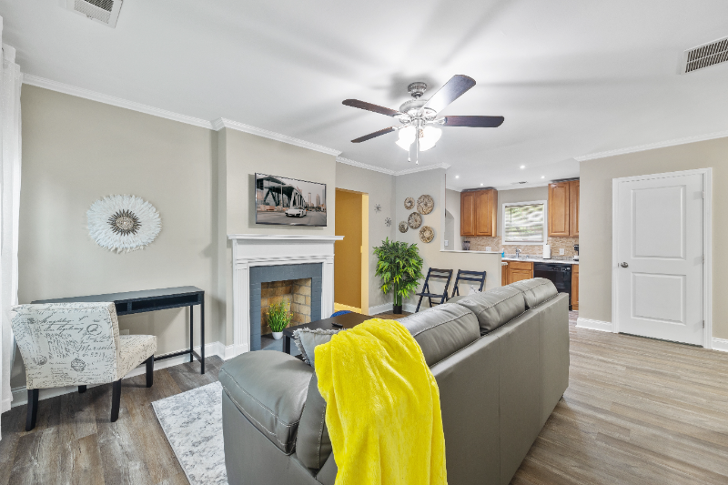 825 Erin Ave Sw - Photo 2 of 20