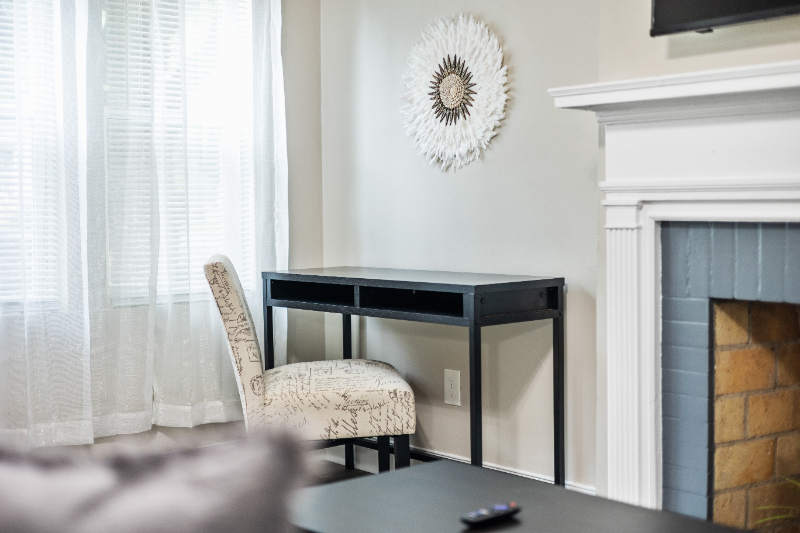 825 Erin Ave Sw - Photo 4 of 20