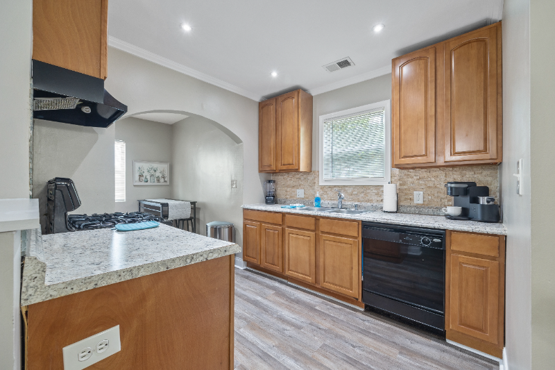 825 Erin Ave Sw - Photo 5 of 20