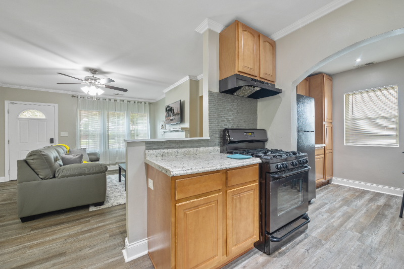 825 Erin Ave Sw - Photo 6 of 20