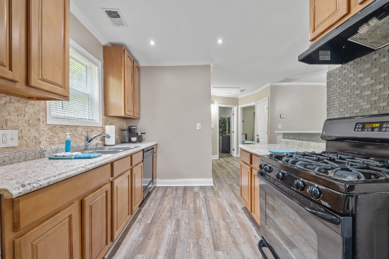 825 Erin Ave Sw - Photo 7 of 20