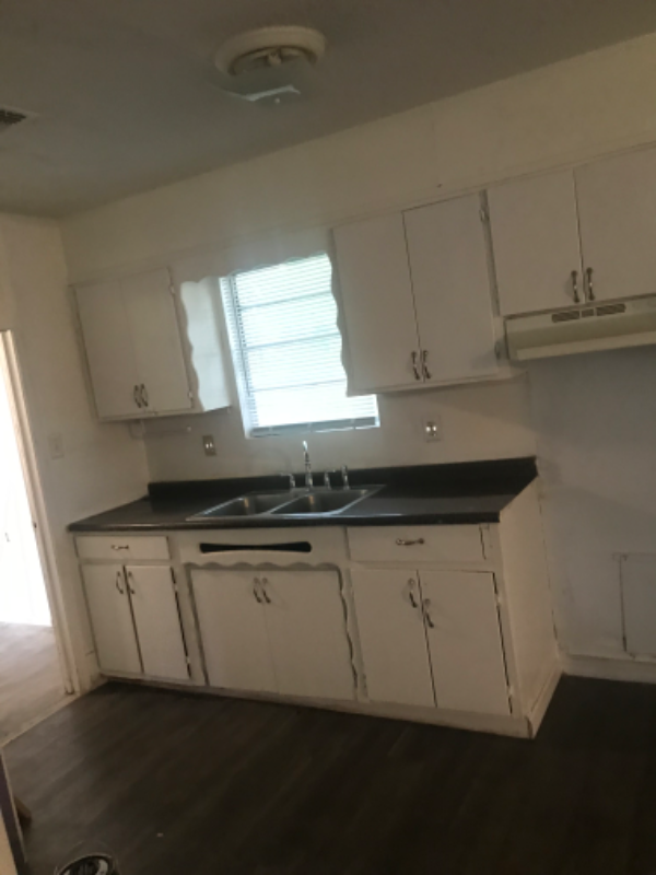 3009 Gaines St - Photo 2 of 7