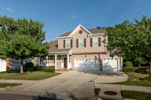 featured image of 2076 Queens Point Dr