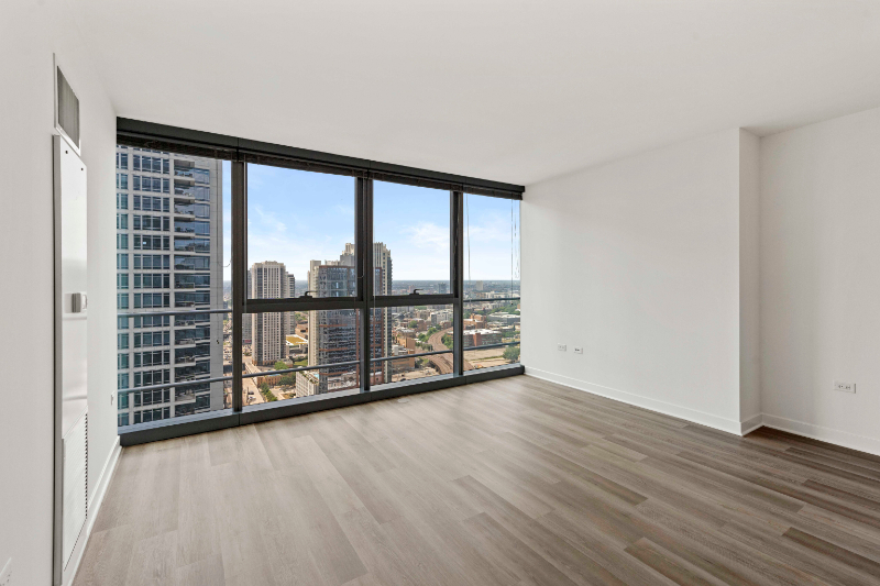 350 N Orleans St - Photo 3 of 11