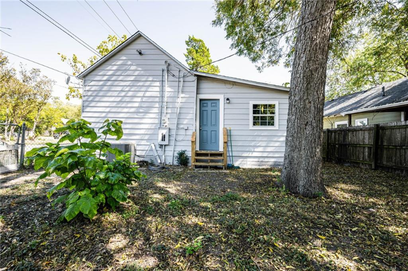 1002 S 2nd St - Photo 3 of 9