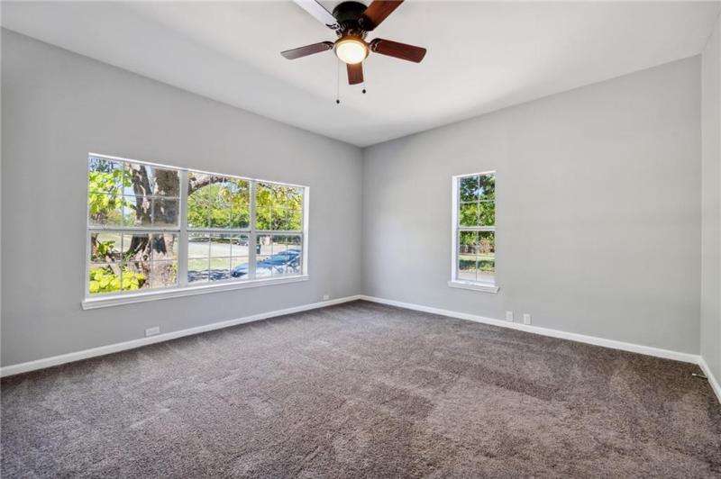 1002 S 2nd St - Photo 4 of 9