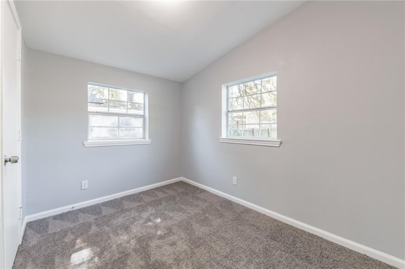 1002 S 2nd St - Photo 5 of 9