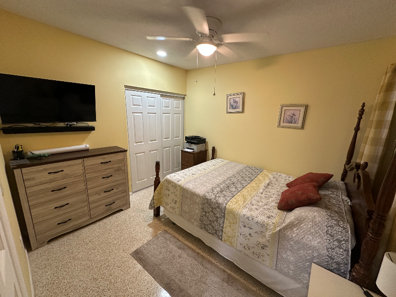 819 Schumann Dr - Photo 4 of 5