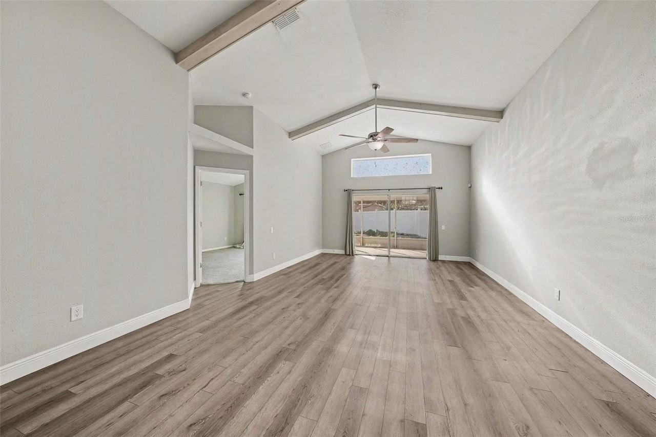 12524 Midpointe Dr - Photo 4 of 23