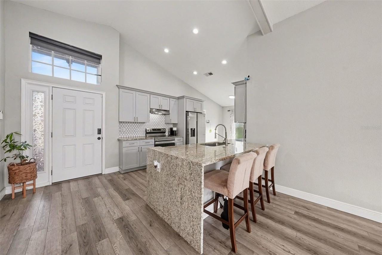 12524 Midpointe Dr - Photo 6 of 23