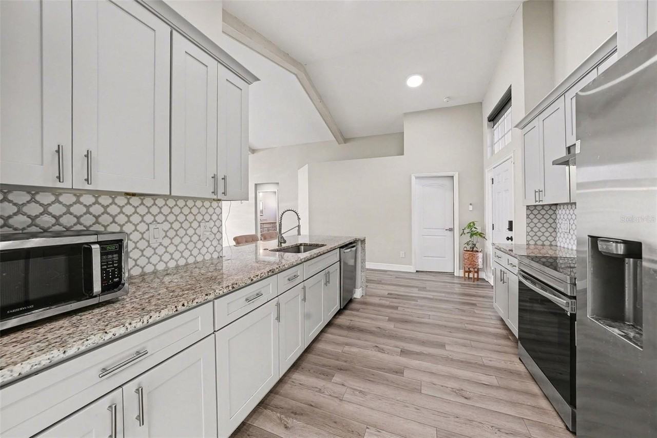 12524 Midpointe Dr - Photo 7 of 23