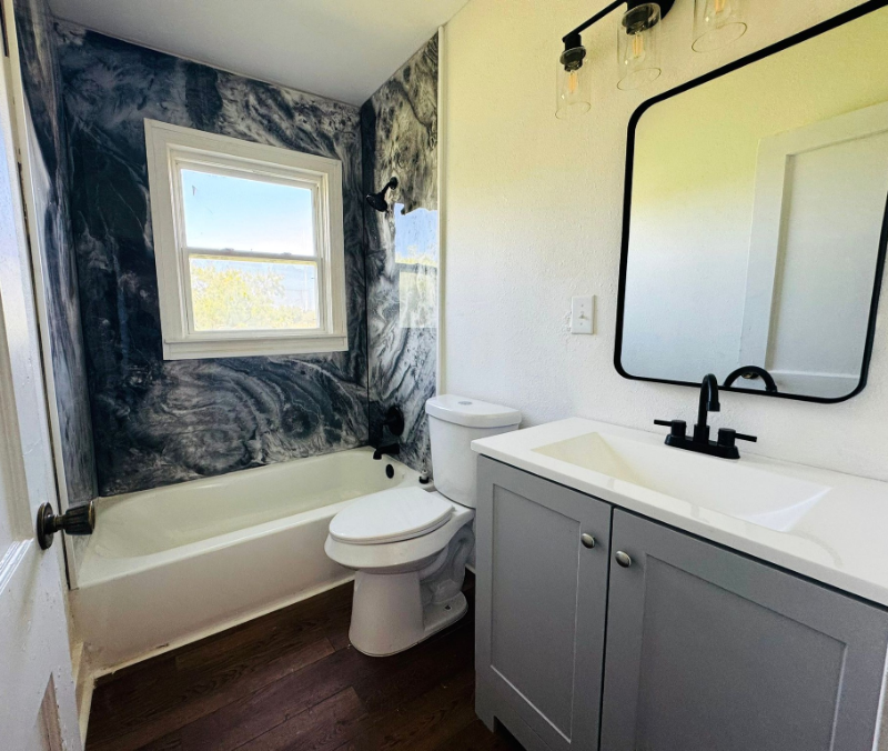 2417 Oaklawn Blvd - Photo 3 of 5