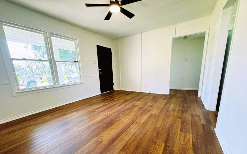 2417 Oaklawn Blvd - Photo 5 of 5