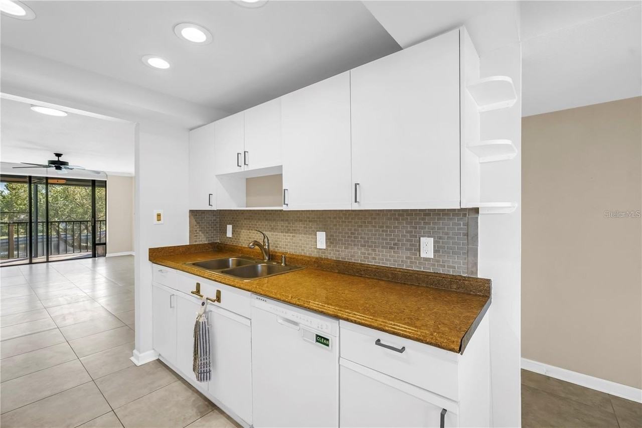 1320 Pasadena Ave S #203 - Photo 6 of 19