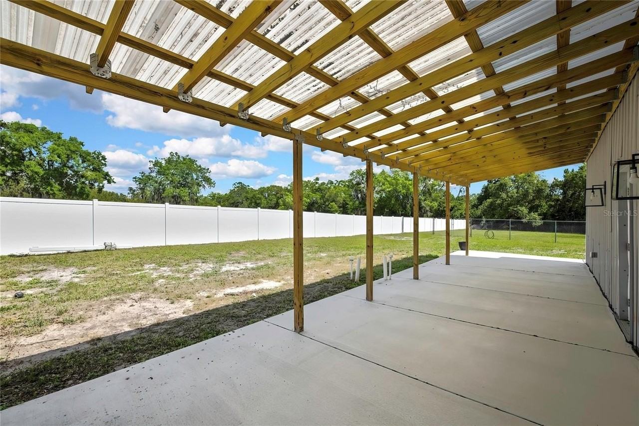 18405 30th St - Photo 5 of 31