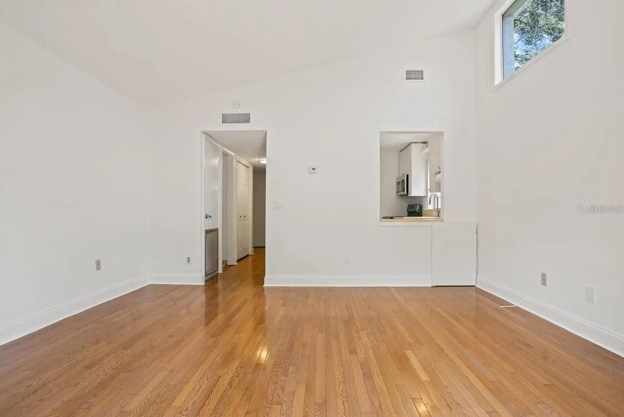 1011 S Moody Ave #12 - Photo 6 of 17