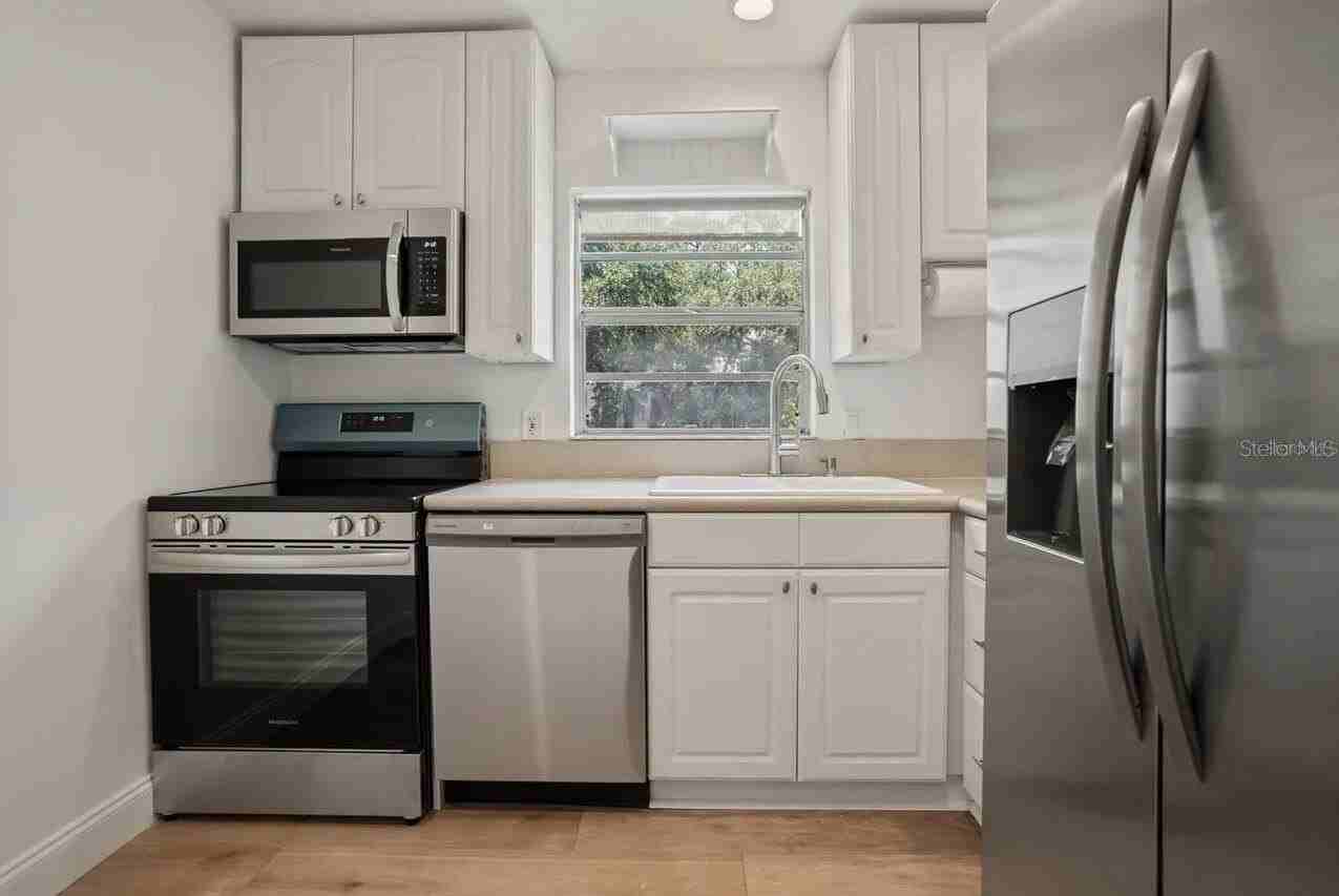 1011 S Moody Ave #12 - Photo 7 of 17