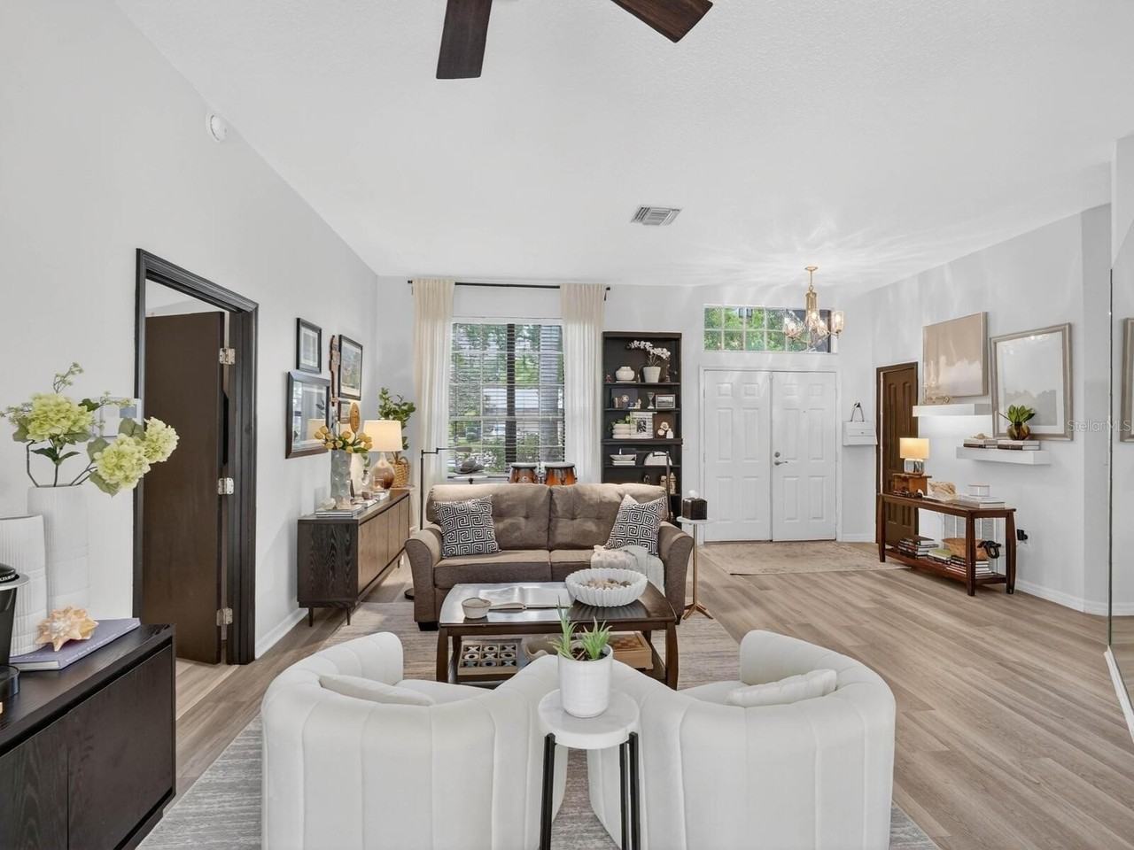 357 Waterford Cir W - Photo 6 of 37