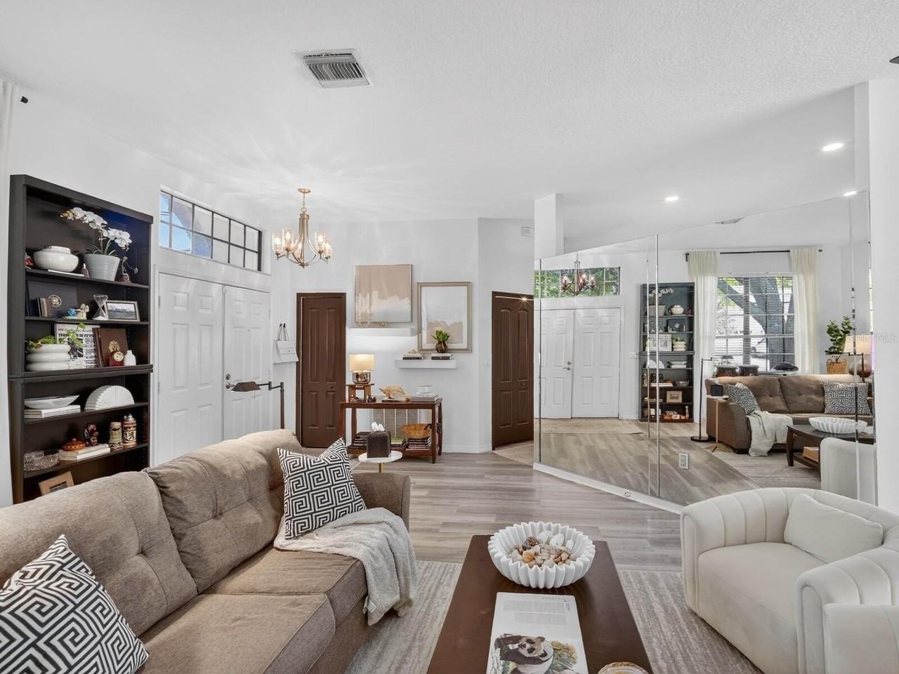 357 Waterford Cir W - Photo 7 of 37