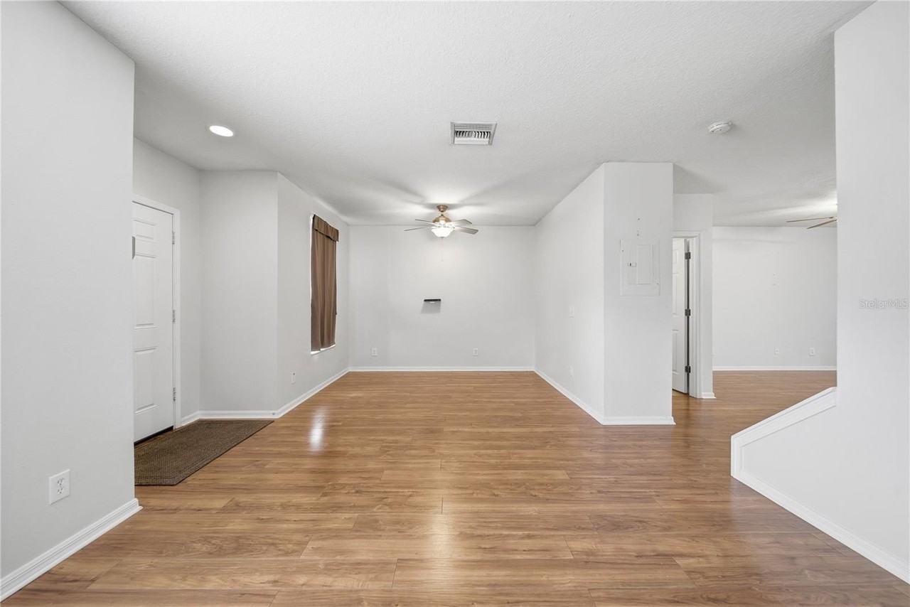 1139 Baronscourt Dr - Photo 4 of 25