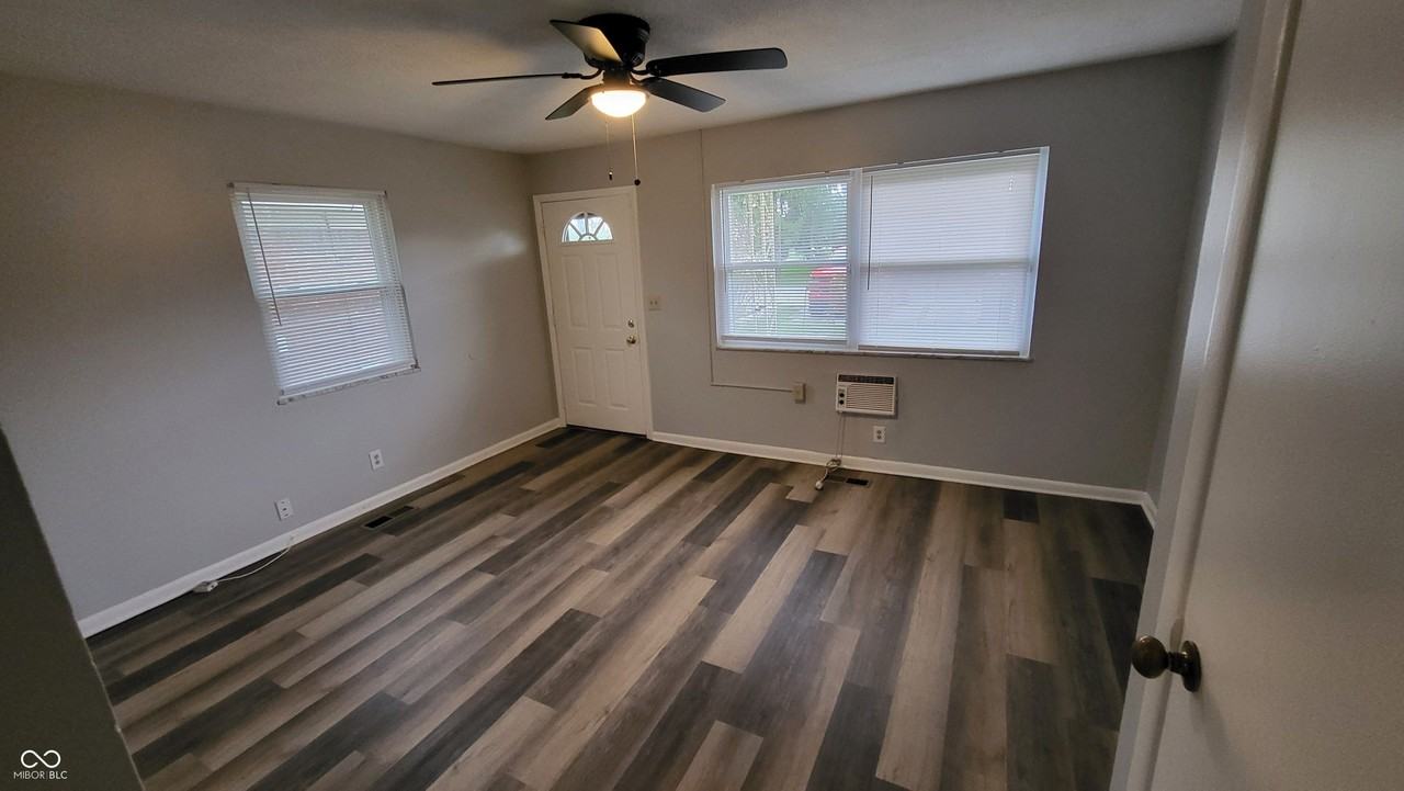 6203 E 11th St - Photo 3 of 14