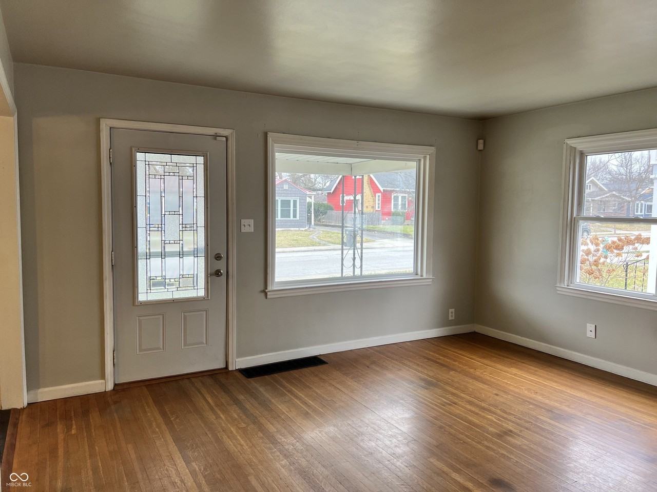 1328 Wallace Ave - Photo 3 of 28