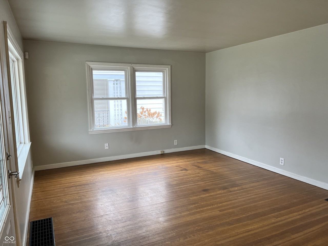 1328 Wallace Ave - Photo 4 of 28