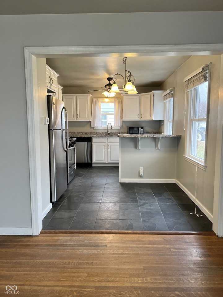 1328 Wallace Ave - Photo 5 of 28